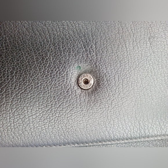 Chanel Metallic Silver Wallet - 100% Authentic - Picture 7 of 11